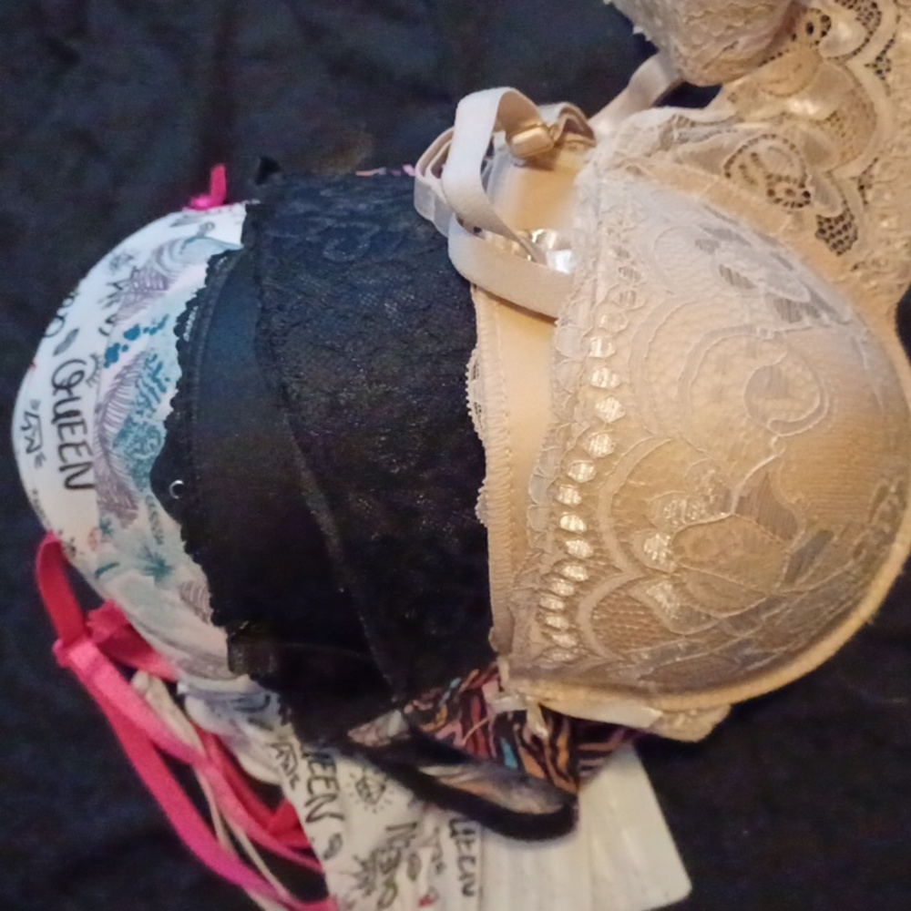 5 Associated bras